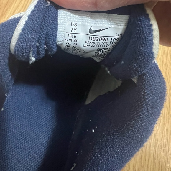 Nike , White , youth size 6.5 - Picture 8 of 8